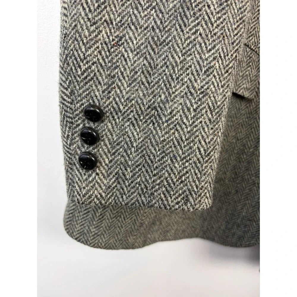 Harris Tweed shoulder hem